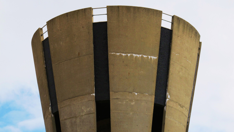 Illustration for article titled Bizarre Water Towers That Look Like Alien Spaceships